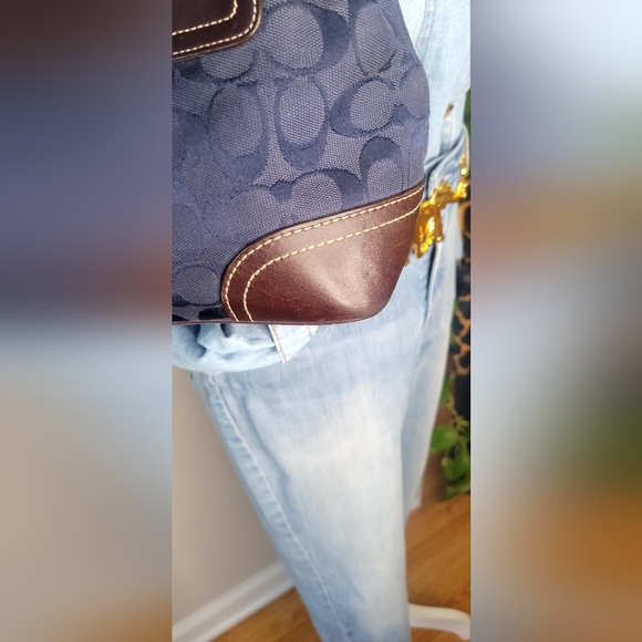 Coach - Picture 4 of 5